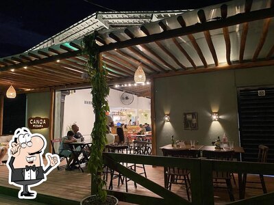 O interior do Pizzaria Canoa