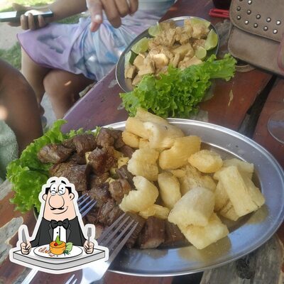 Comida em Bamboo Society beer