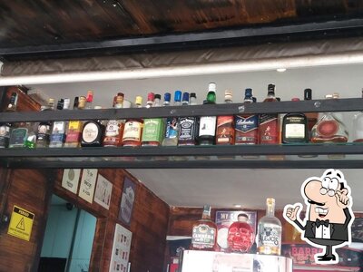 O interior do Barba Red Bar