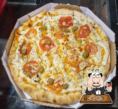 No PIZZARIA Ideal, você pode pedir pizza