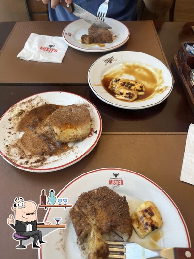 Sente em uma das mesas no Churrascaria Mister Grill