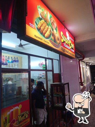 The interior of SUPER CHEF