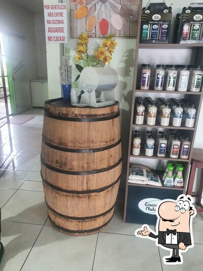 Sente em uma das mesas no CANTINA DA SERRA