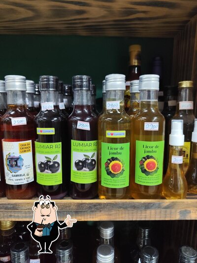 Experimente diferentes bebidas fornecidos no Casa da cachaça Lumiar