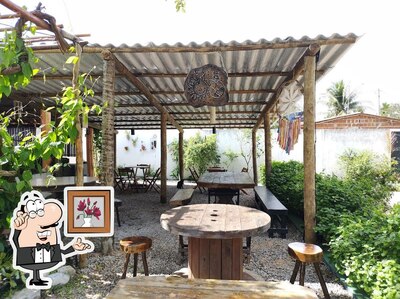 O interior do Sol & Lua Café