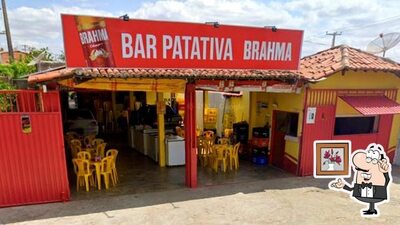 Sente em uma das mesas no BAR PATATIVA/PEDRO