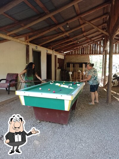 Sente em uma das mesas no Lanchonete Rancho