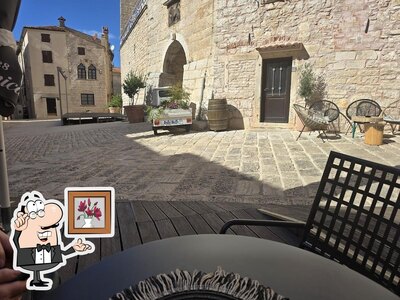 Dai un'occhiata agli interni di Soardo bar