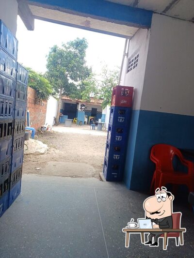 Veja imagens do interior do Any Bar