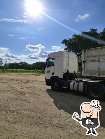 Descubra a parte externa do Lanchonete dos Carreteiros