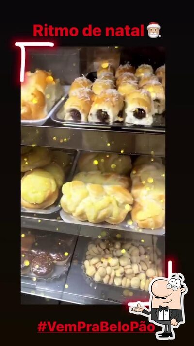 Sente em uma das mesas no Panificadora e confeitaria Belo Pão