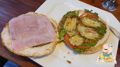 Comida em Cafe com flor