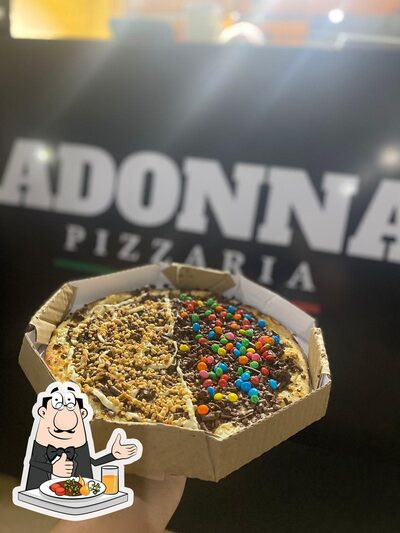 Comida em Pizzaria Adonna