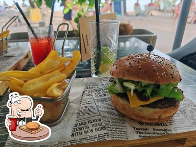 Beach Bar & Fast Food LORI offre un'ampia quantità di opzioni per gli amanti dell'hamburger