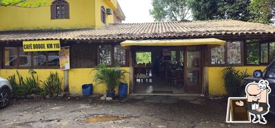 Você pode espairecer no na área externa do Café Dodge
