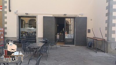 Siediti a un tavolo di Enigma Pub