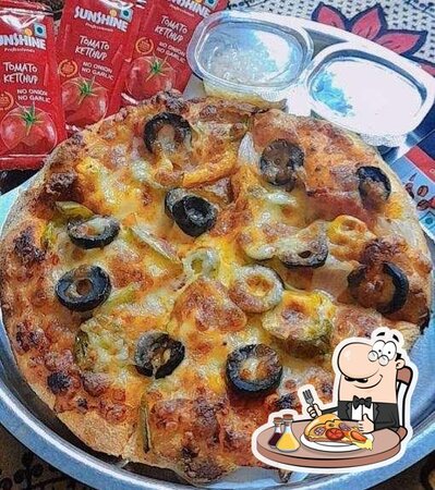 Try out pizza at Rv’s Café