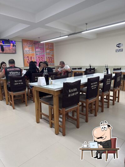 O interior do Churrascaria E Lanchonete Pé Da Serra