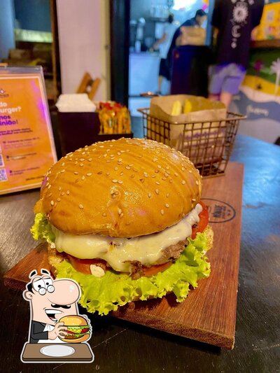 Peça um dos hambúrgueres servidos no Nômade Burger House