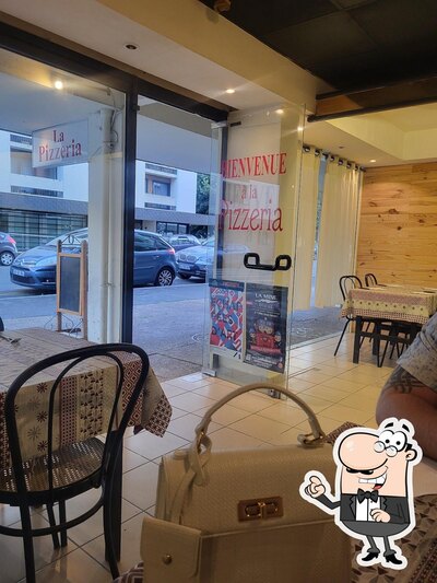 L'extérieur est une importante caractéristique de LA PIZZERIA
