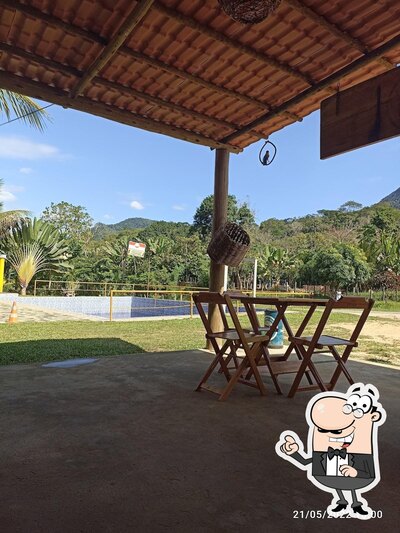 Sente em uma das mesas no COWBOY DO ASFALTO