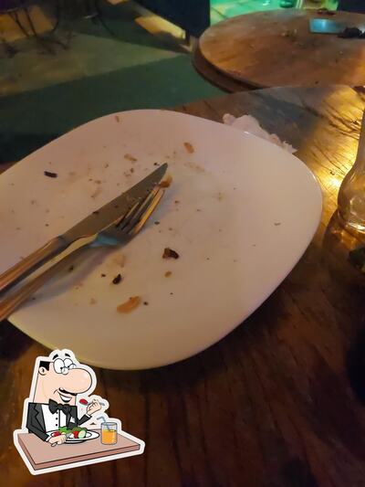 Comida em Pizzeria Raiz
