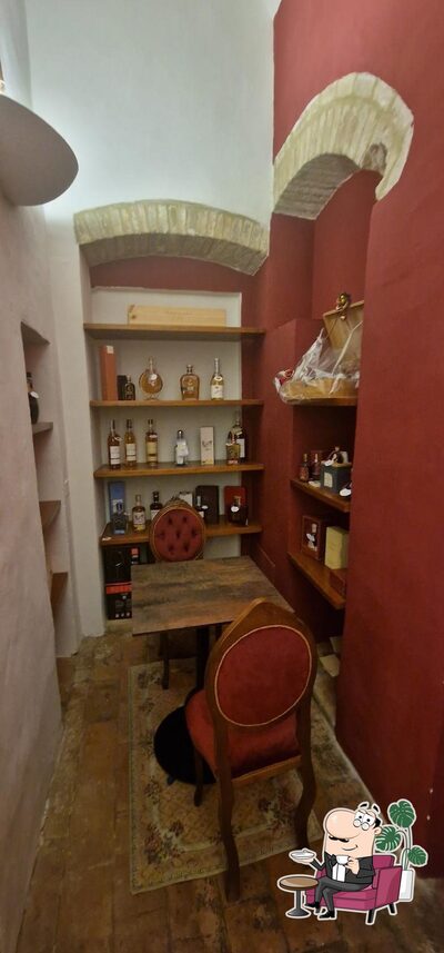 Gli interni di Enoteca Il Salotto