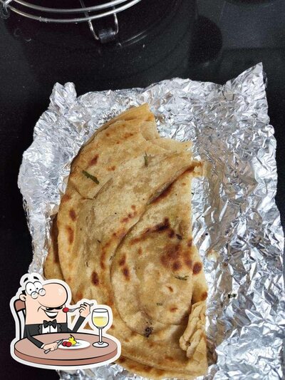 Food at Kulcha Lal Parantha Das