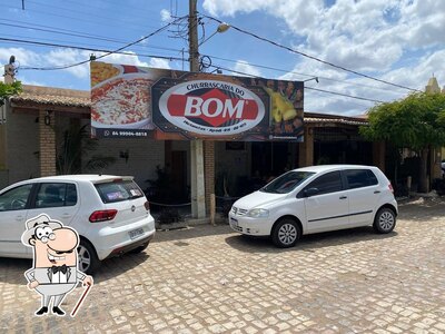 Você pode espairecer no na área externa do Churrascaria do Bom