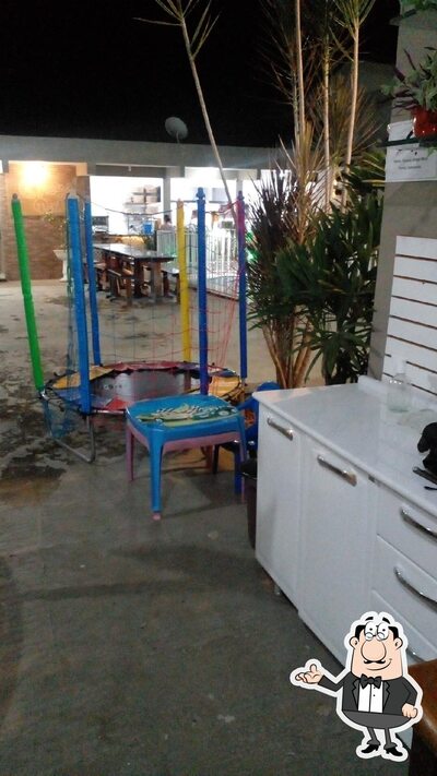 O interior do Pizzaria Chega Mais