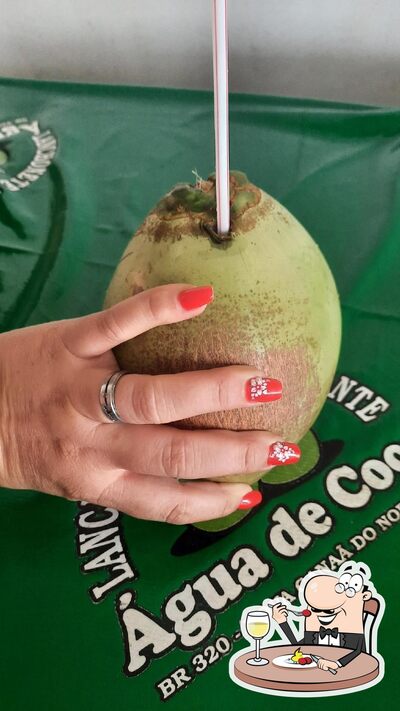 Comida em Lanchonete água de Coco