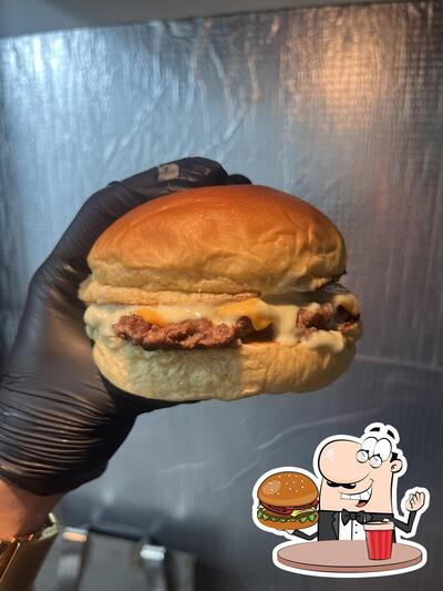 Deguste um dos hambúrgueres oferecidos no Santos Burguer