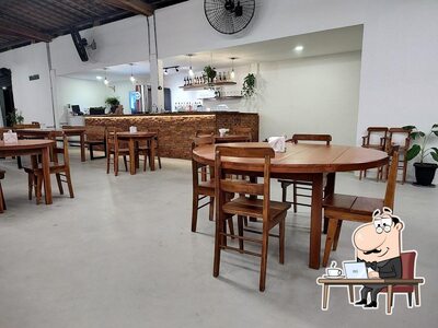 O interior do Pizzaria Canoa