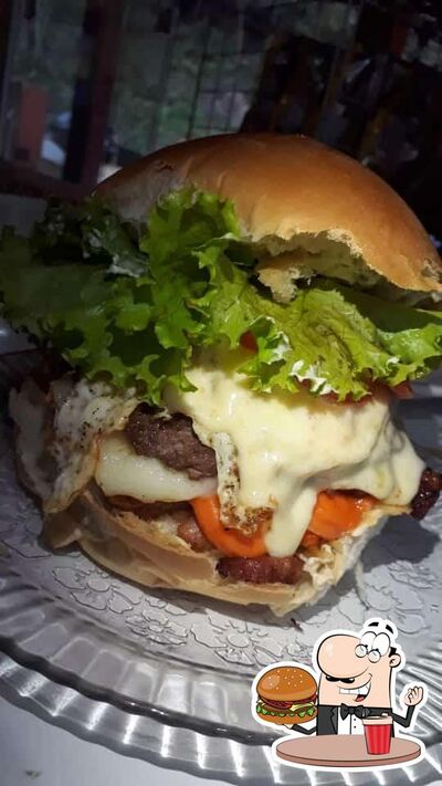 Experimente um dos hambúrgueres servidos no Sabor & artes