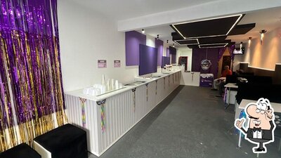 O interior do VL Acaiteria Hamburgueria ESP