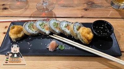 Les sushis sont un repas célèbres provenant du Japon