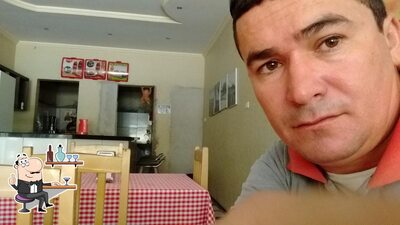 O interior do HB Lanches