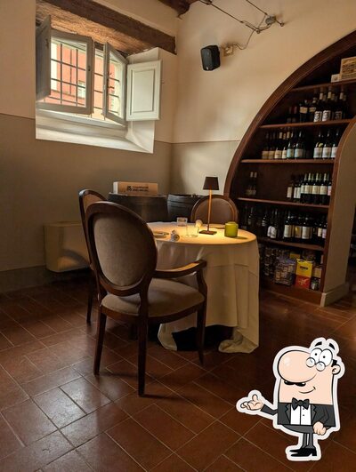 Siediti a un tavolo di I Secoli