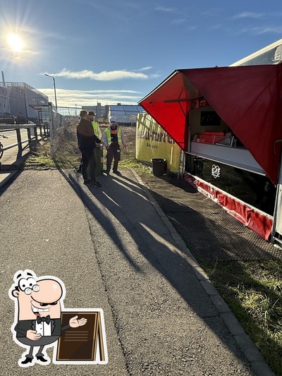 Curiosa tra l'area esterna di BAE Food