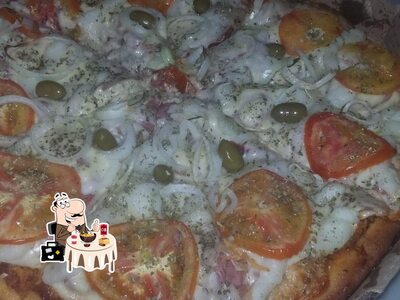 Comida em Pizzaria Delícias Gastronômicas ( Proprietária / Chefe Cozinha: Socorro Araújo )