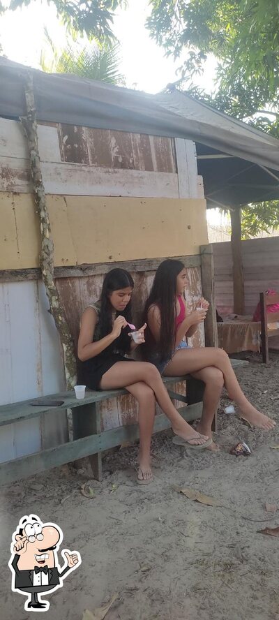 Veja imagens do interior do Recantus Bar