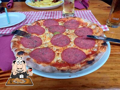 A Bistro Aloha, puoi provare una bella pizza