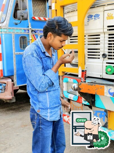 Check out how Mitran Da Dhaba looks outside