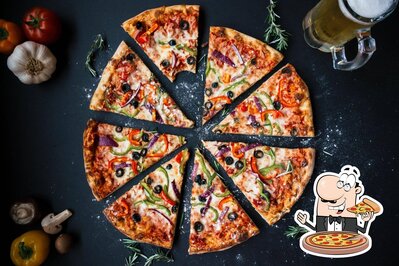 Pick pizza at Tomto Food