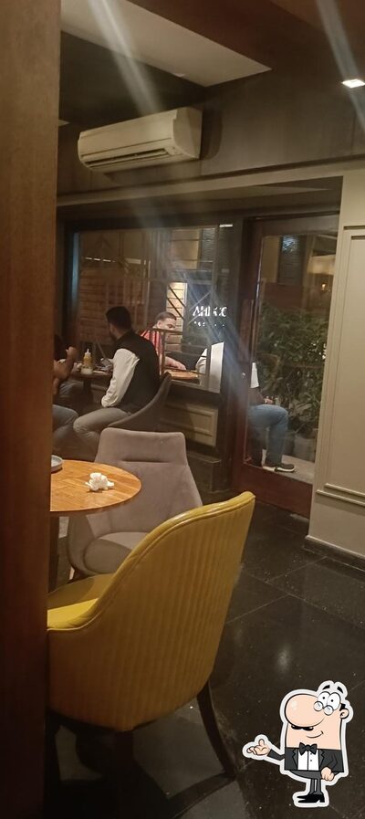 The interior of Crème by Ahdoos