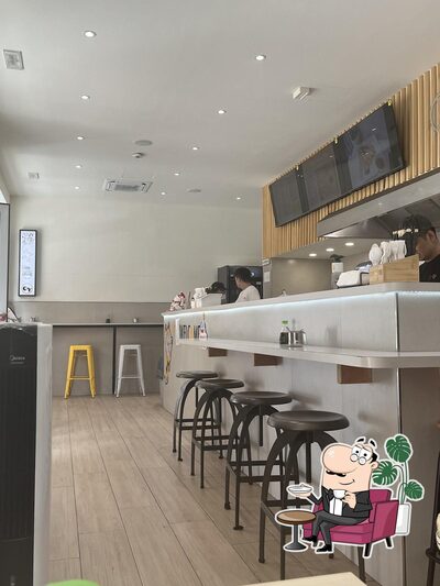 Dai un'occhiata agli interni di OY-pho/fastfood
