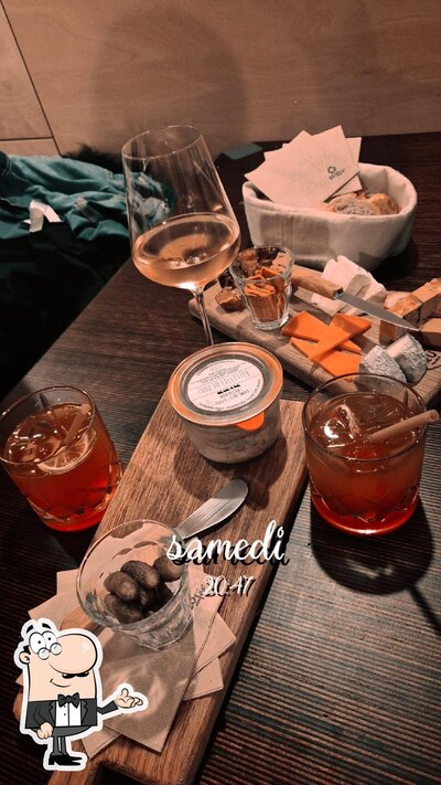 Installez-vous à l'une des tables de L’ilot