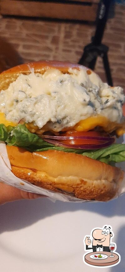 Comida em Bravo's Burguer