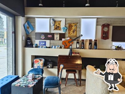 Dai un'occhiata agli interni di Cirò Cafè