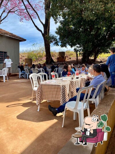 Sente em uma das mesas no Terraço Restaurante